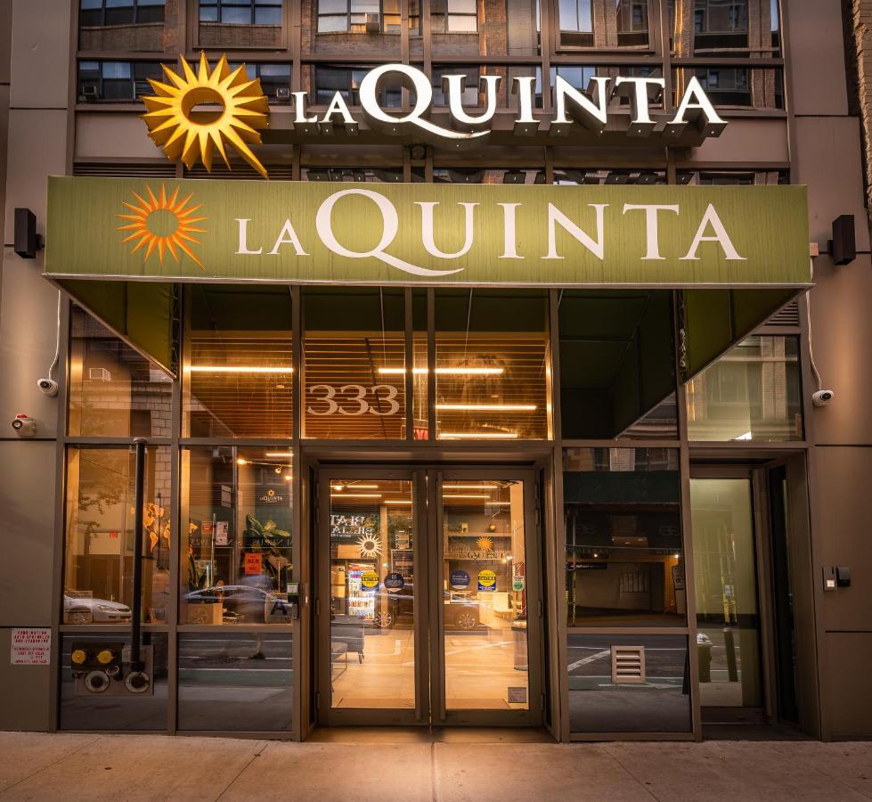 Отель La Quinta By Wyndham Time Square South Нью-Йорк Экстерьер фото